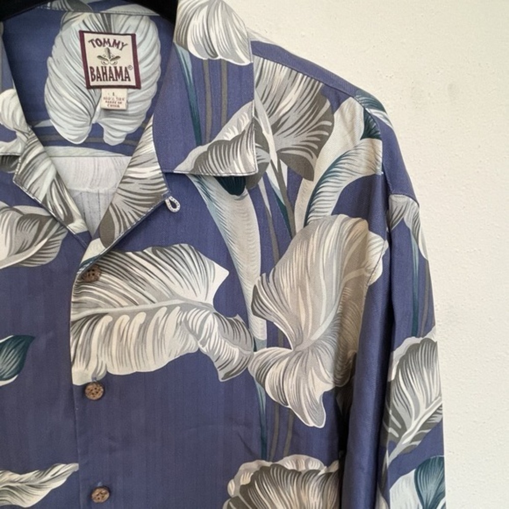 Tommy Bahama Silk Shirt Tropical Hawaiian Short Sleeve Leaves Men's Large Blue
